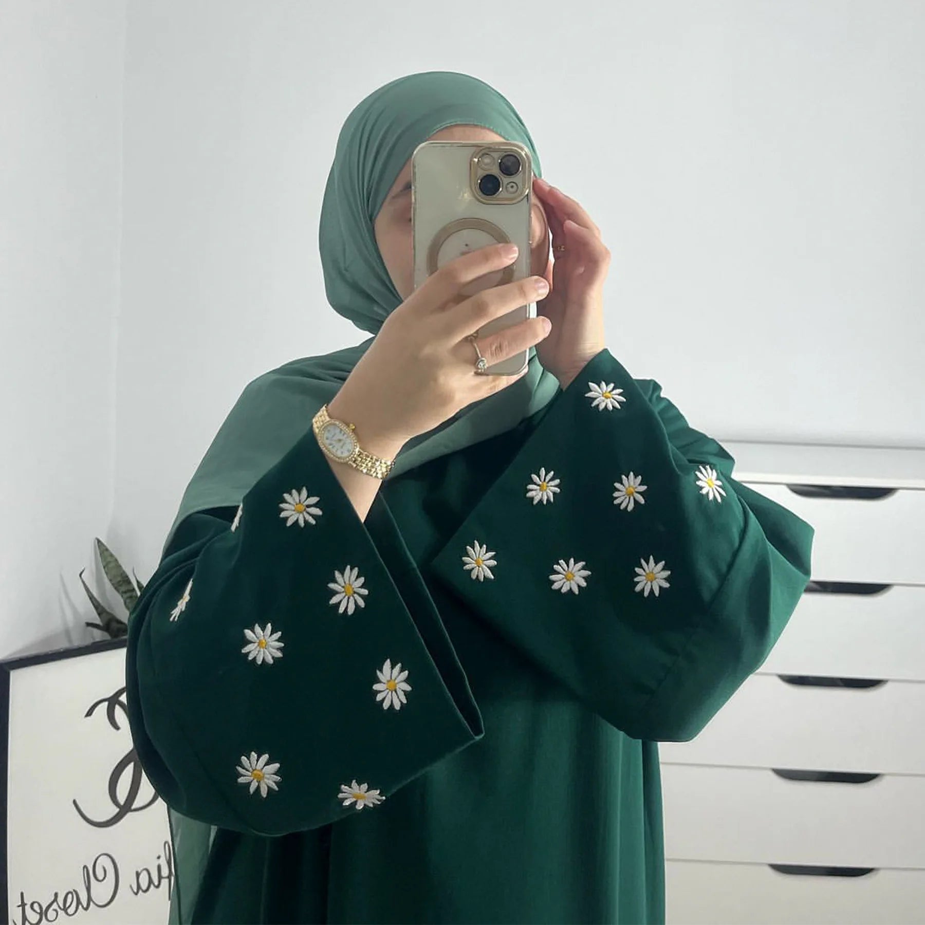 Elegant Daisy Detail Jalabiya Robe