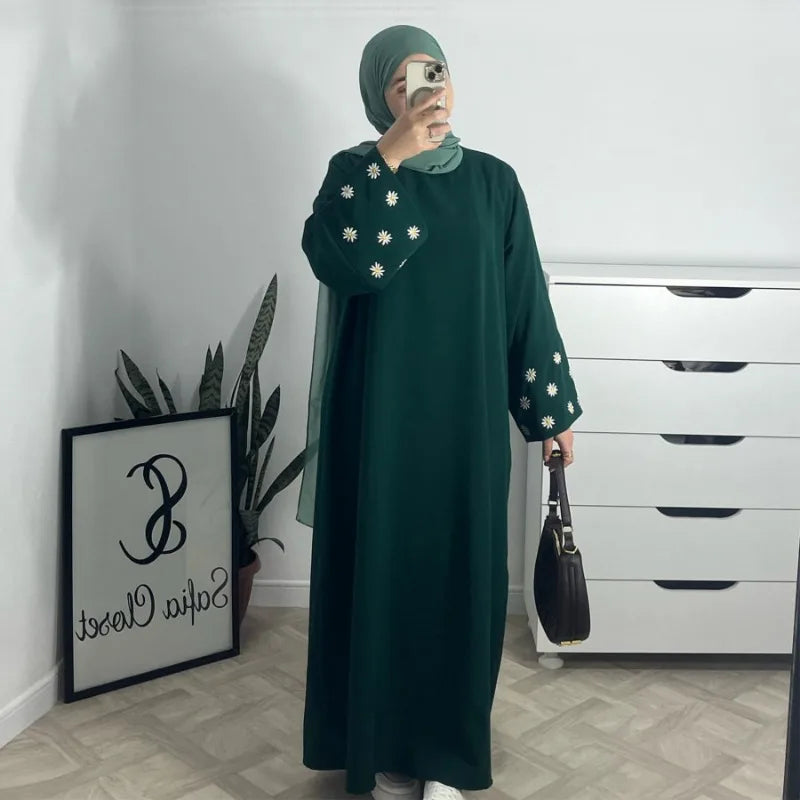 Elegant Daisy Detail Jalabiya Robe
