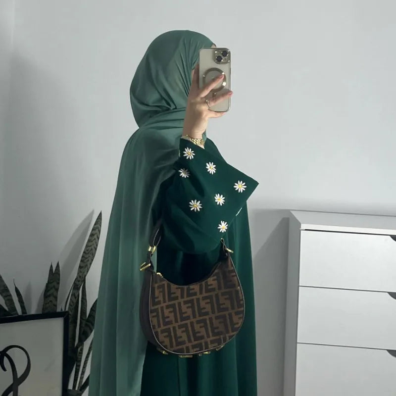 Elegant Daisy Detail Jalabiya Robe