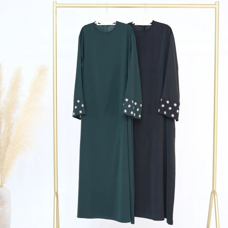 Elegant Daisy Detail Jalabiya Robe
